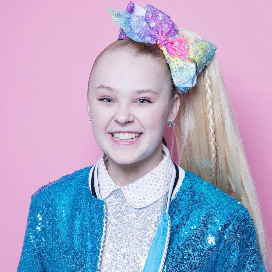 JoJo Siwa and her friend Kylie rock out on Double Date